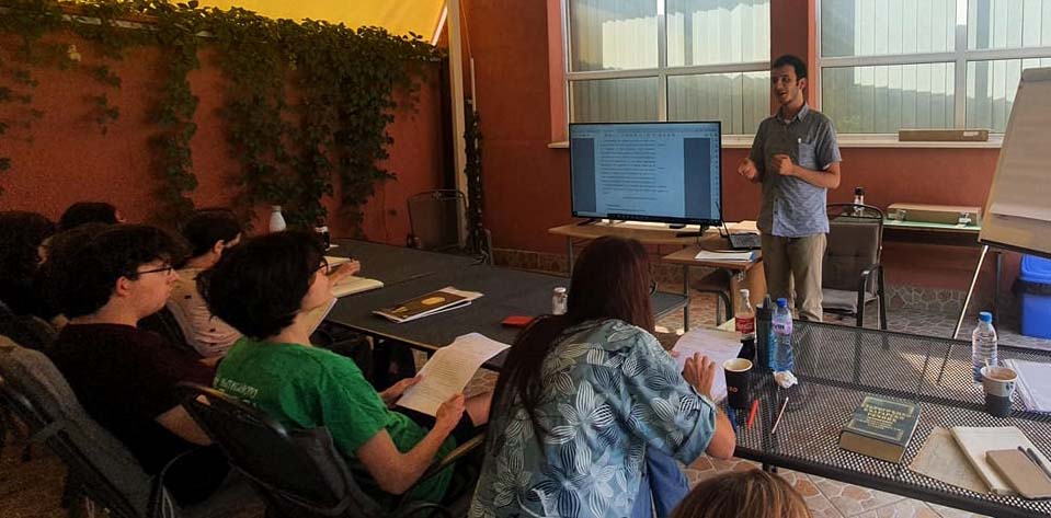 Картинката не може да има празен alt атрибут; името на файла е UE-seminarium-20-21-08-21_crop.jpg